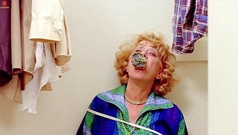 Granny & Microwave